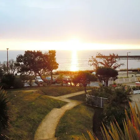 דירה With A View On The Pool Or Near Boyard