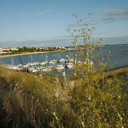 דירה With A View On The Pool Or Near Boyard פוראס
