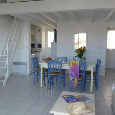 With A View On The Pool Or Near Boyard * פוראס